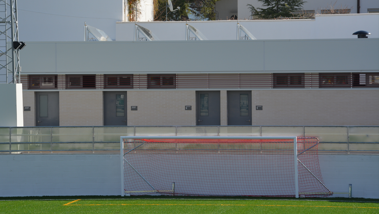 Campo Cesped Artificial y Vestuarios